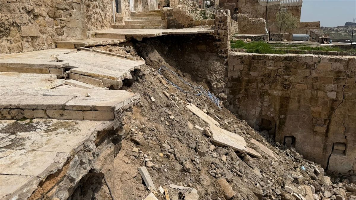 Mardin\'de Tarihi Alanda Çökme