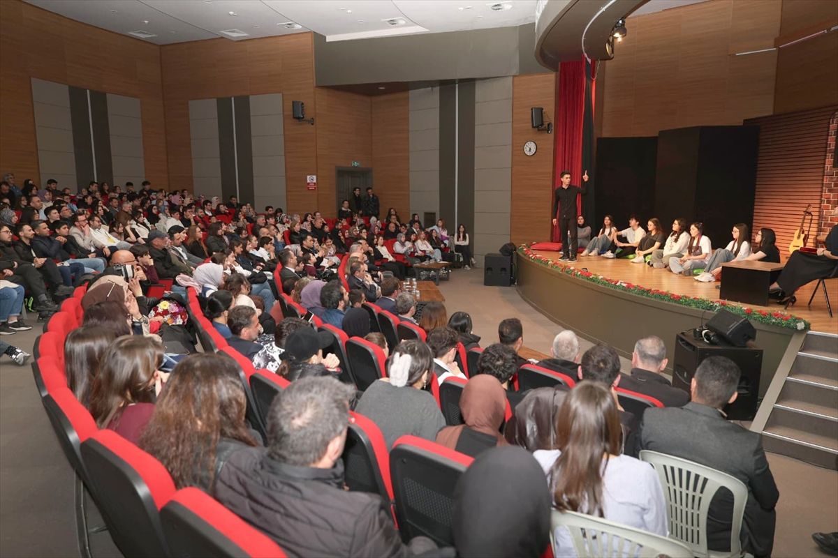 Mektep Melikgazi\'den Tiyatro Gösterisi