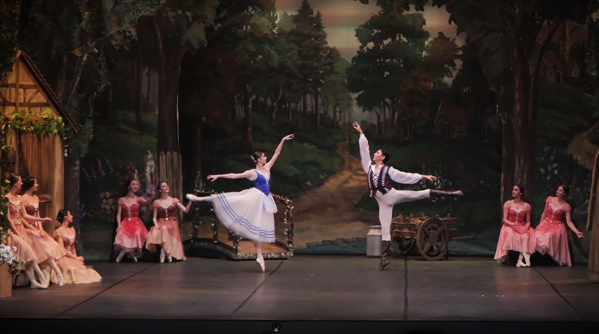 Mersin\'de \'Giselle\' Bale Gösterimi