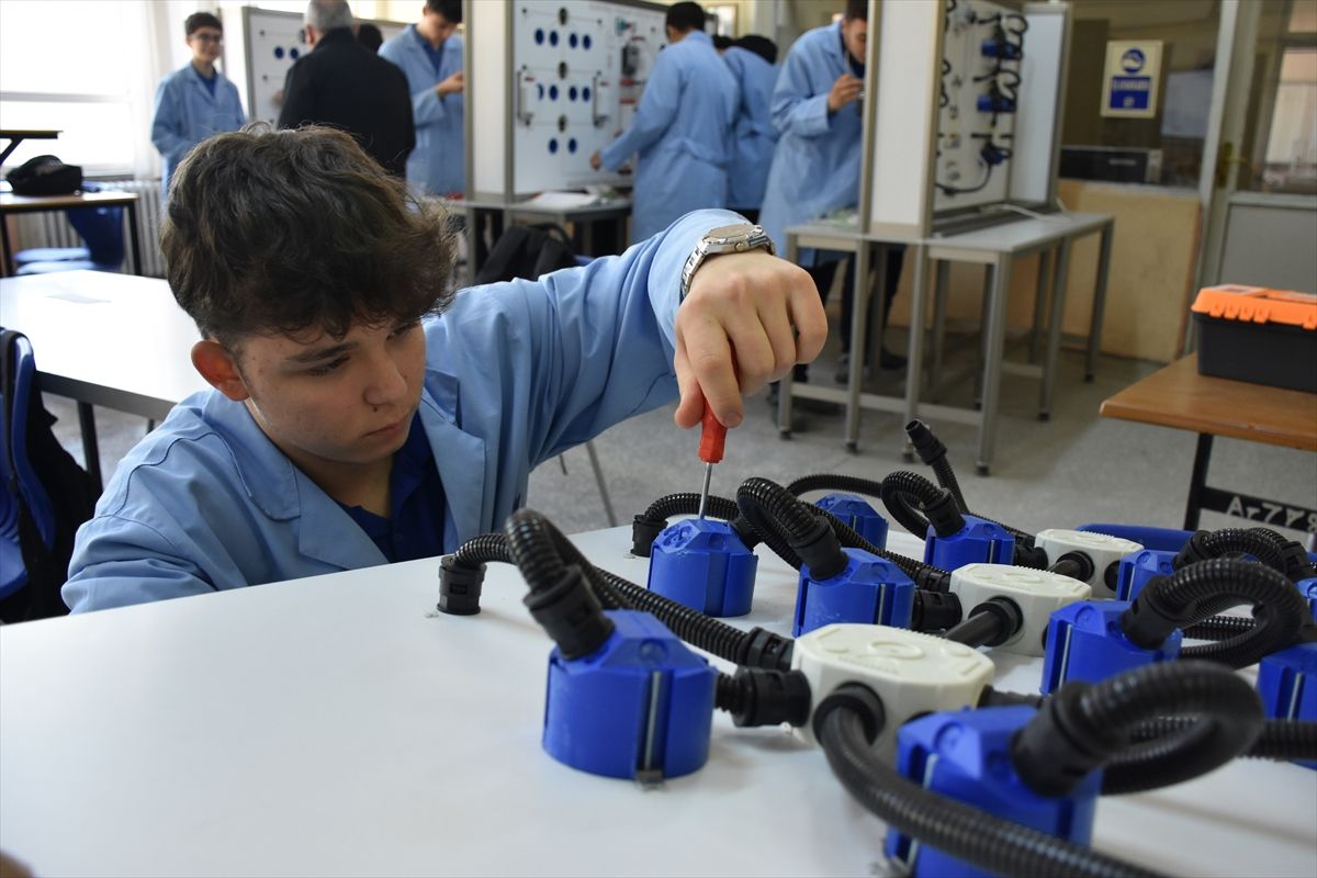 Bilecik Lisesi\'nde Öğrenciler Eğitici Setler Üretti