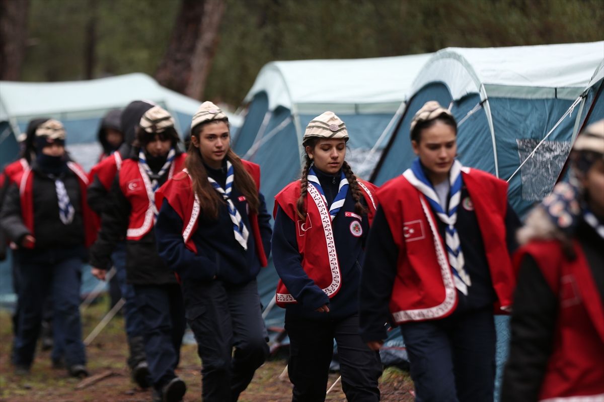 Milli bilinç kampına katılan yaklaşık 2 bin izci 57. Alay\'ın izinden yürüyecek