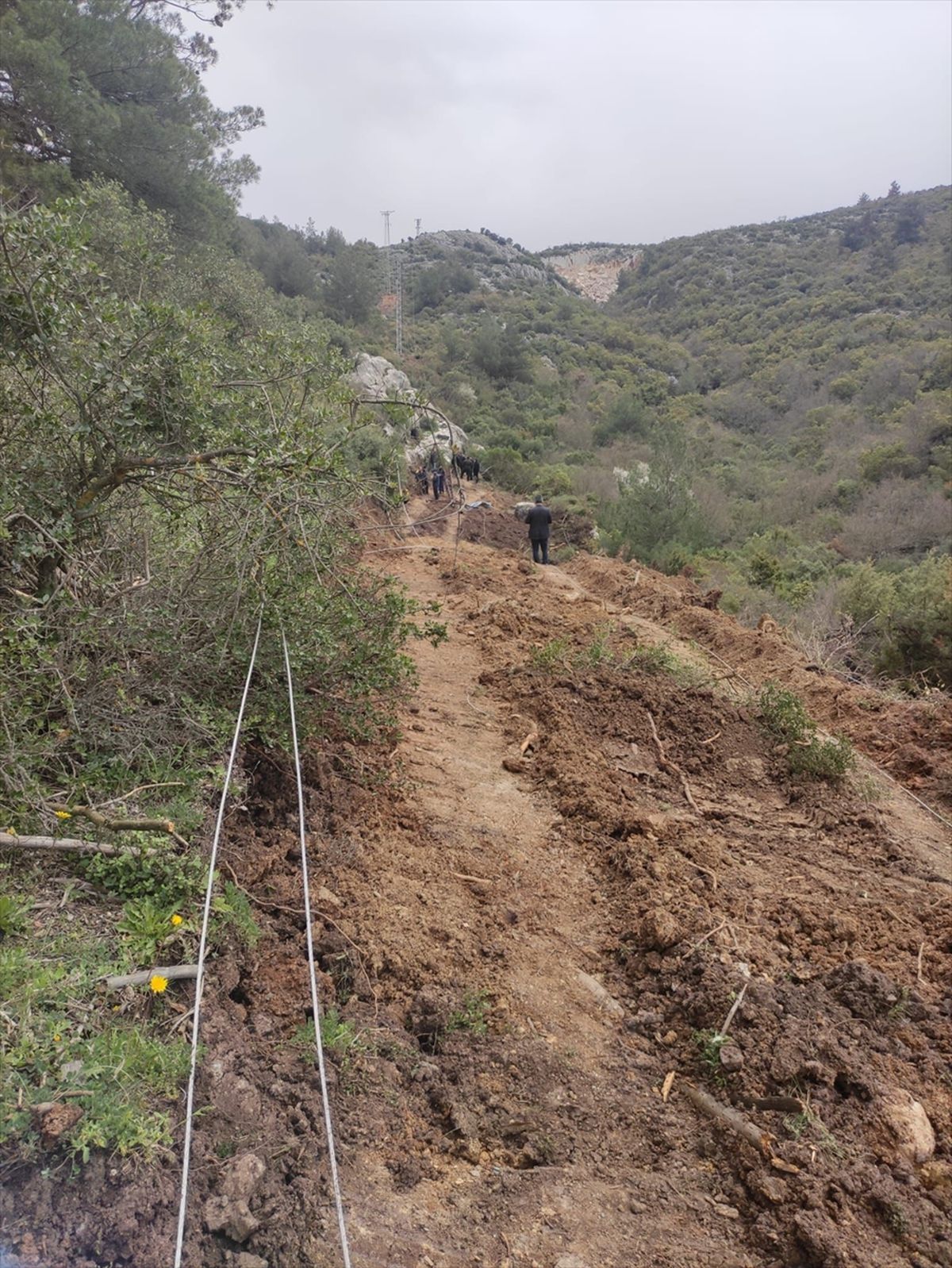 Akhisar\'da İşçi Elektrik Direği Altında Kaldı