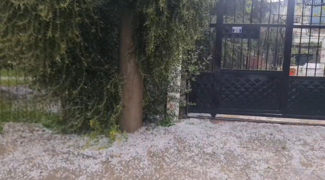 Osmaniye'de sağanak ve dolu yağışı; cadde ve sokaklar beyaza büründü