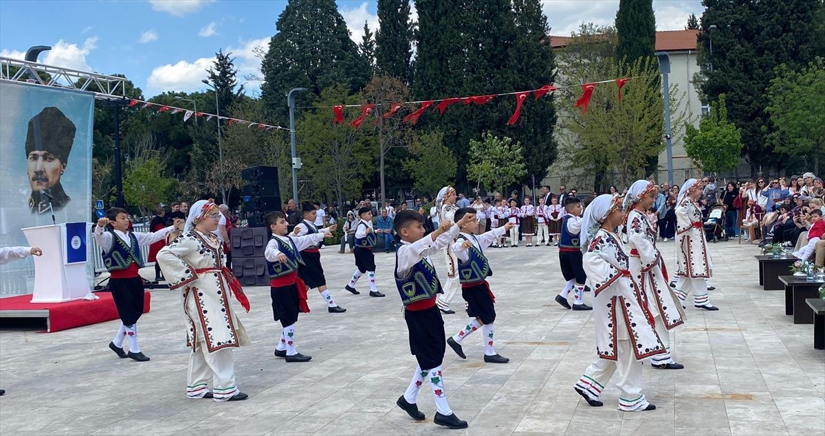 Menteşe\'de Uluslararası Çocuk Şenliği