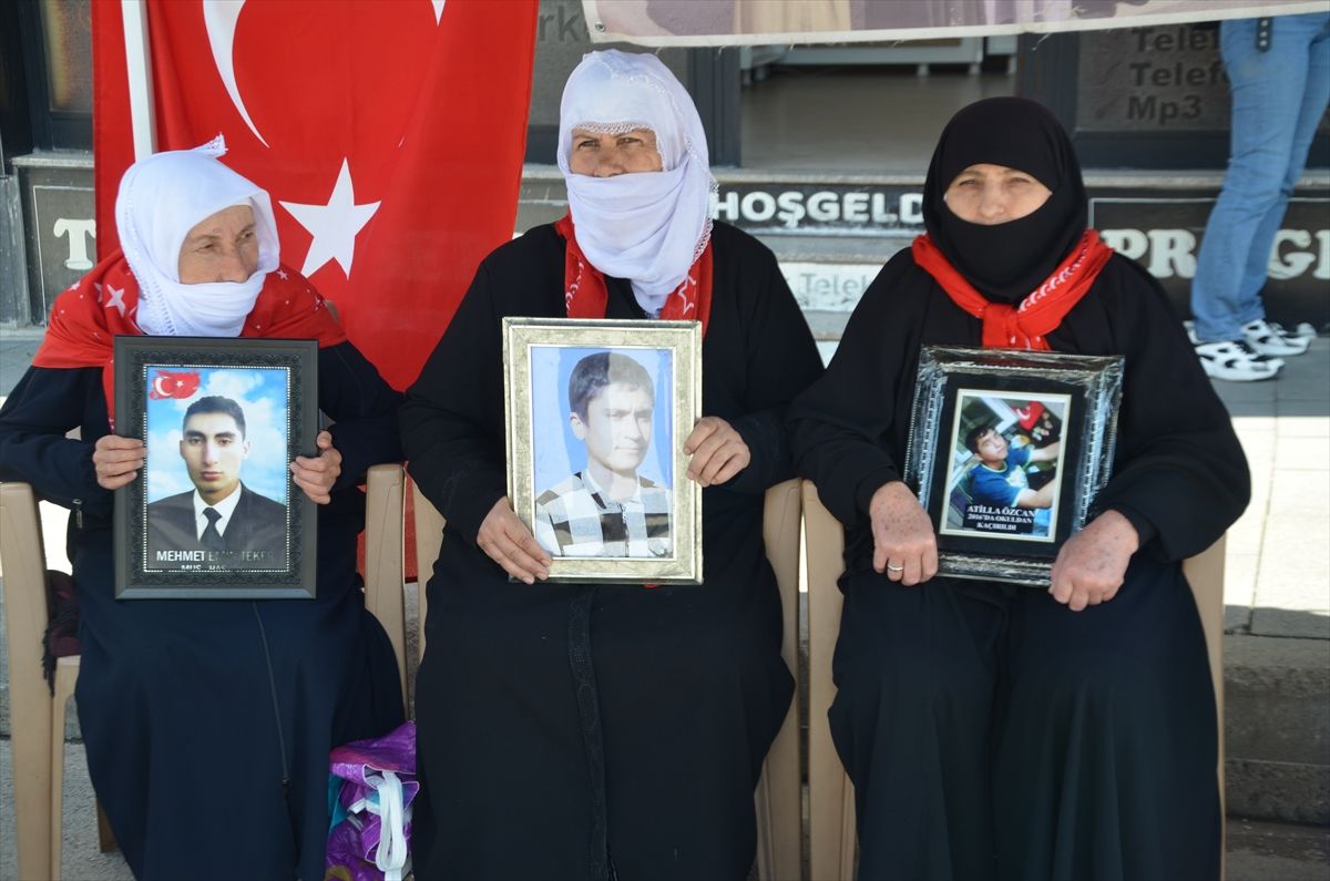 Muş\'ta Aileler PKK\'ya Karşı Direnişte