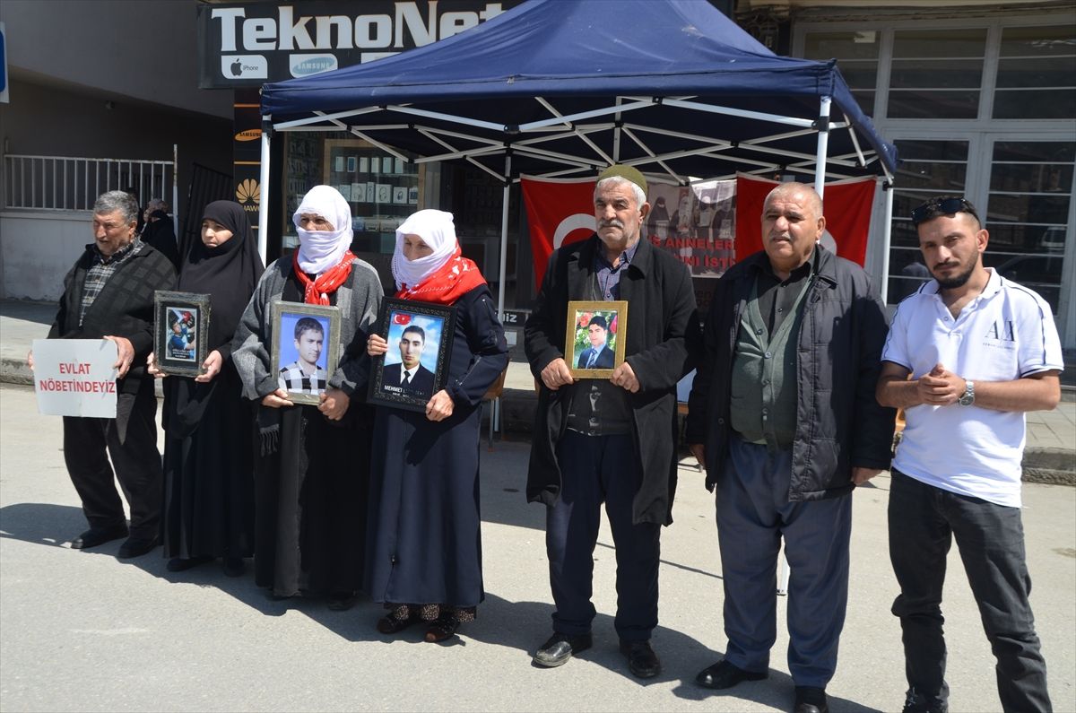 Muş\'ta Evlat Nöbeti Sürüyor