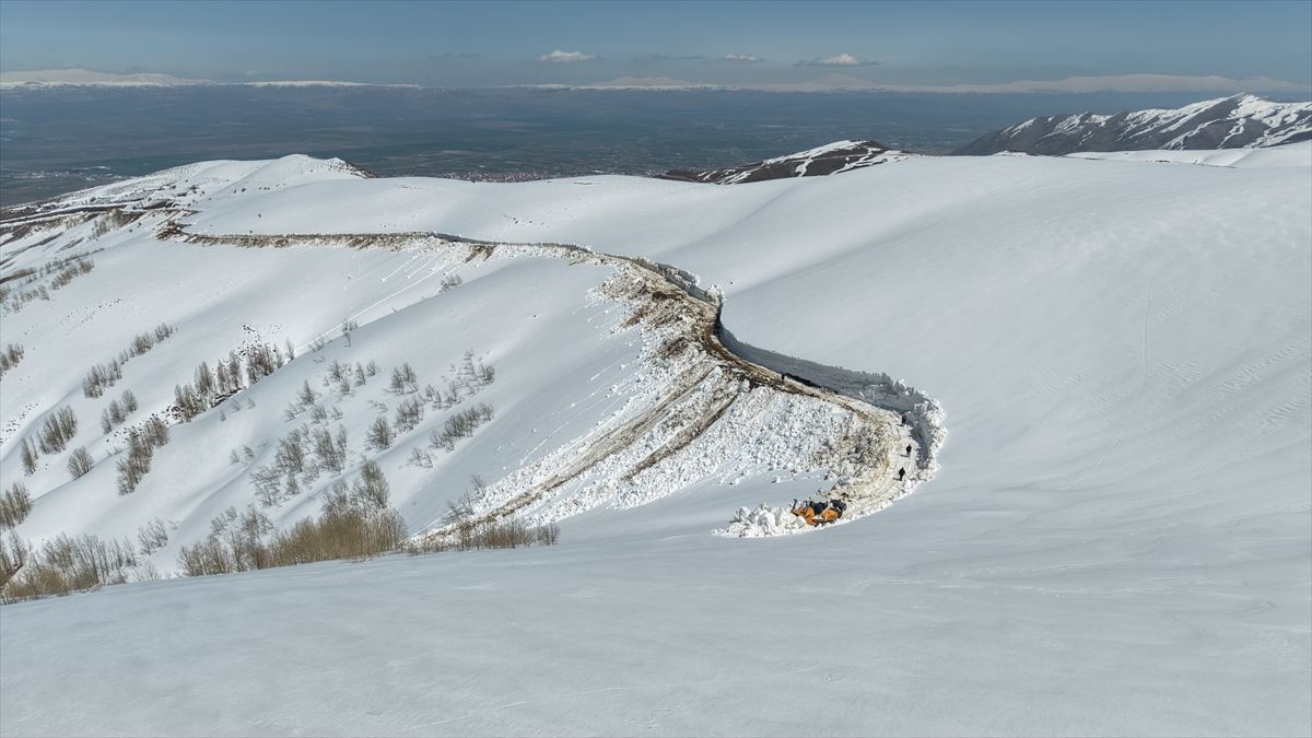 Muş ve Bitlis\'te Karla Mücadele