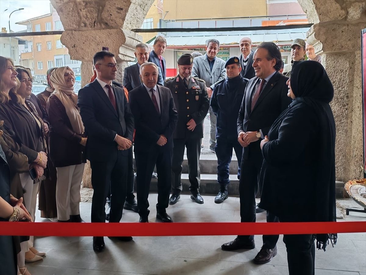 Bor\'da Rölyef Sergisi Açıldı