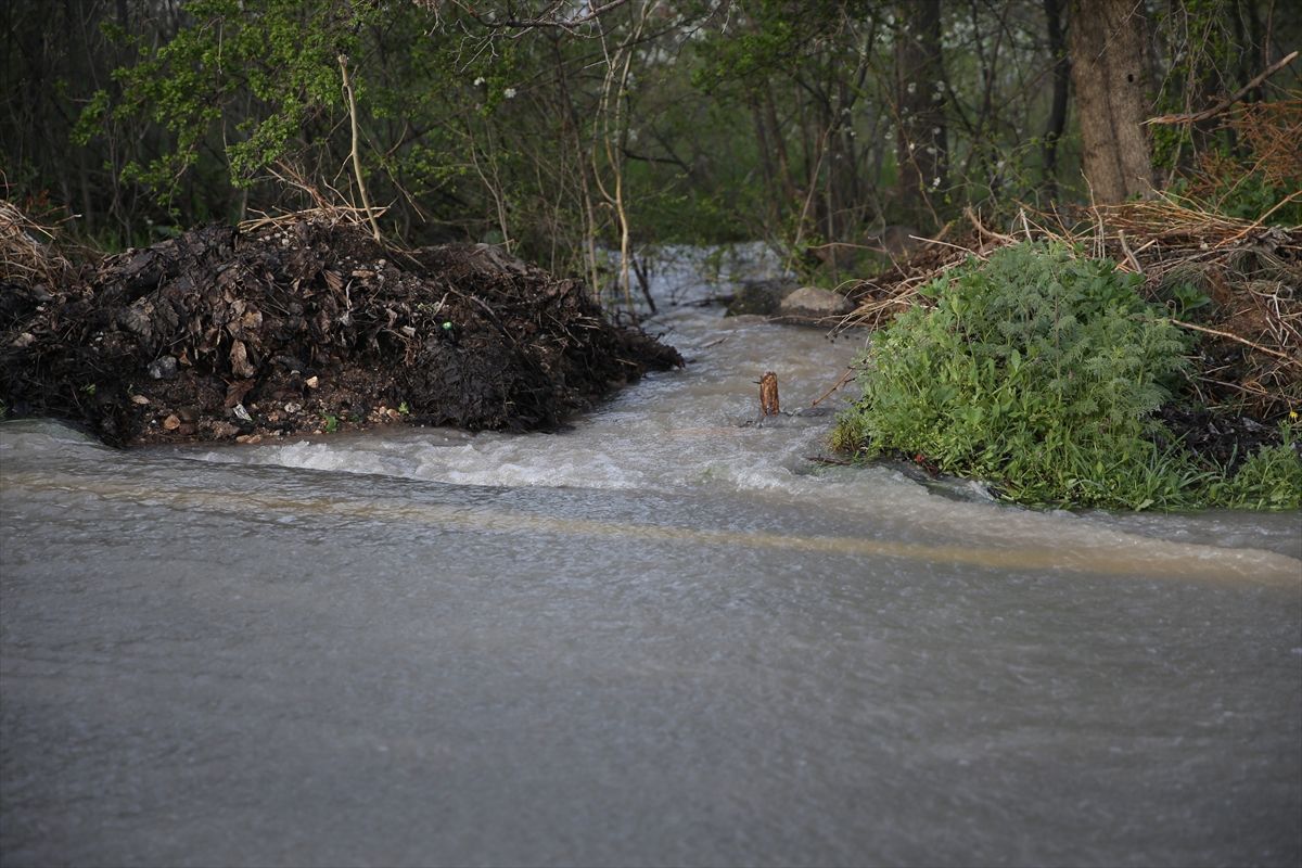 Niğde\'de Sağanak Yağış Etkili