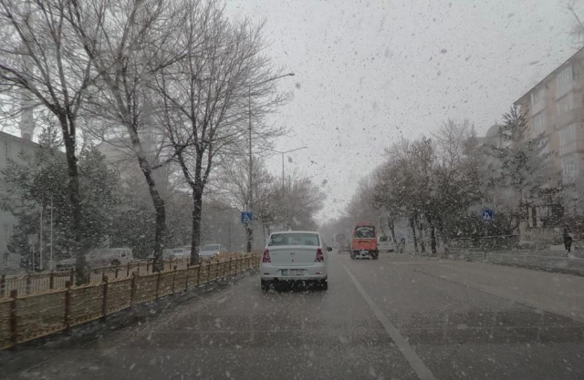 Nisan ayında kar sürprizi! Bir şehrimiz beyaza büründü