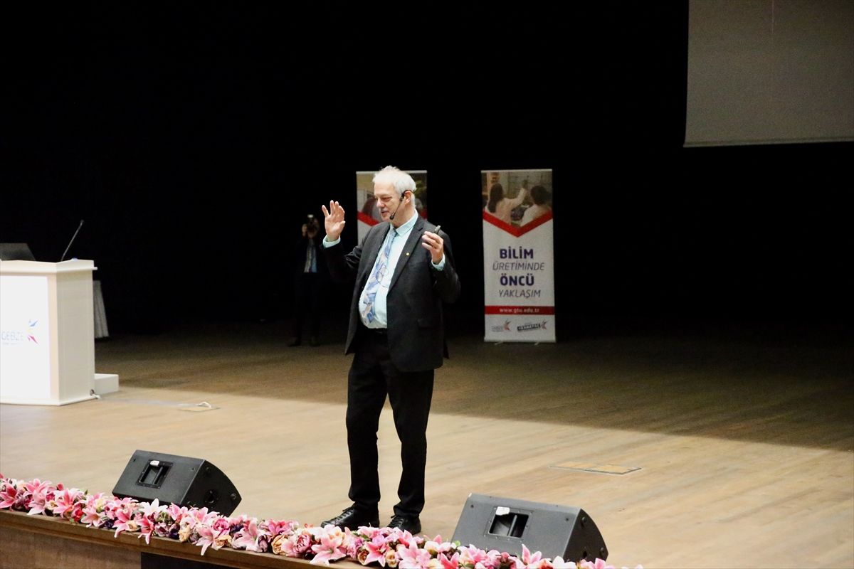 Nobel Kimyager Kocaeli\'de Öğrencilerle Buluştu