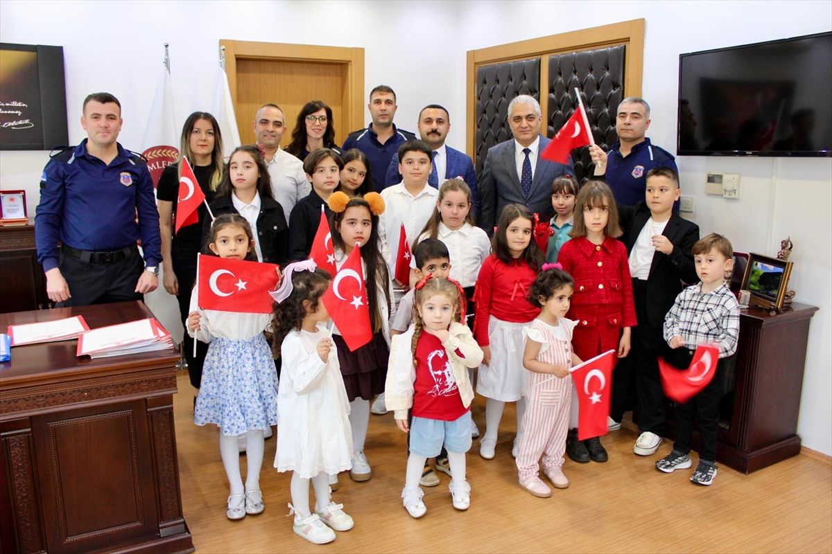 Çocuklara Bayram Hediyesi: Makam Koltukları