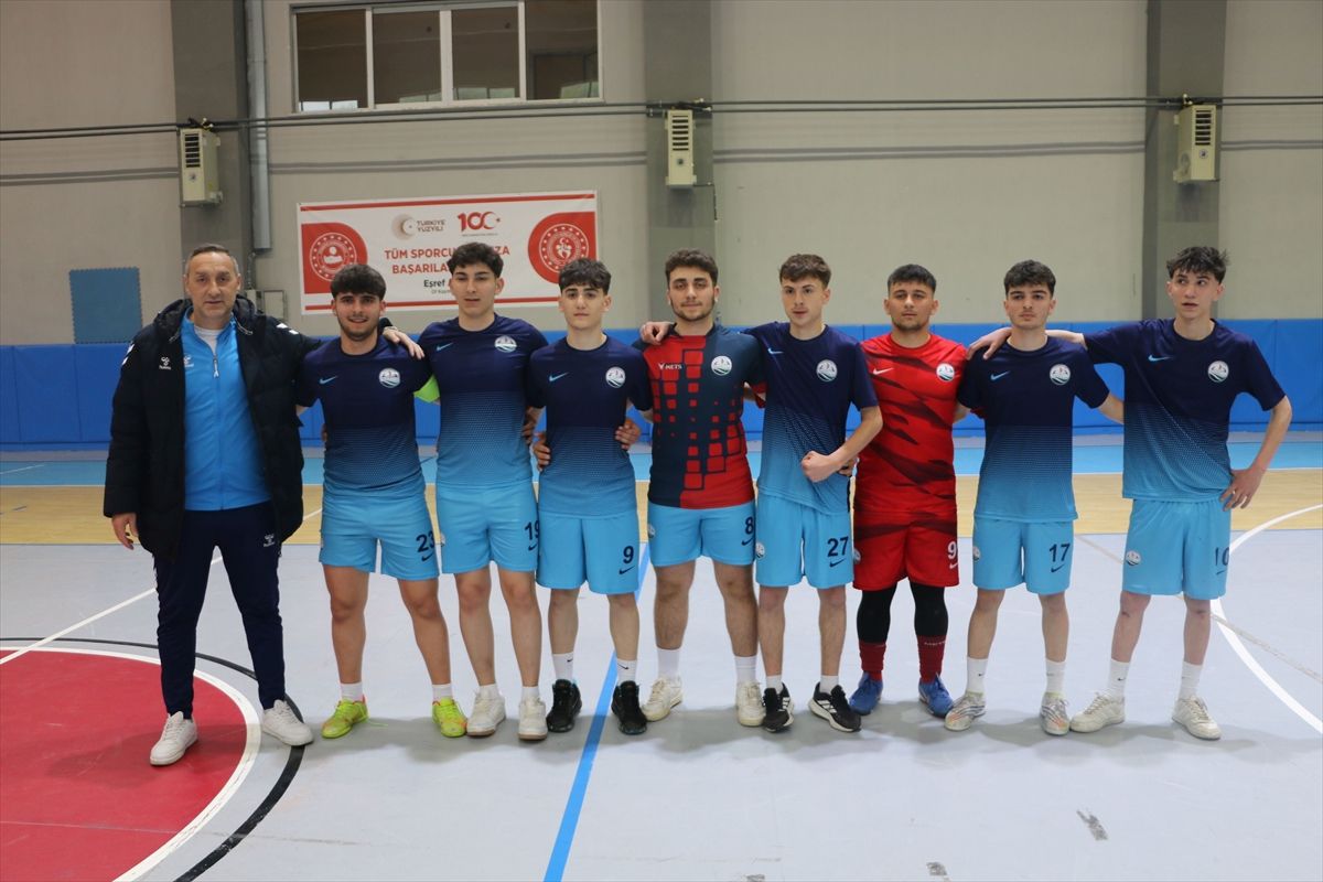 Of\'ta düzenlenen liseler arası futsal müsabakaları sona erdi