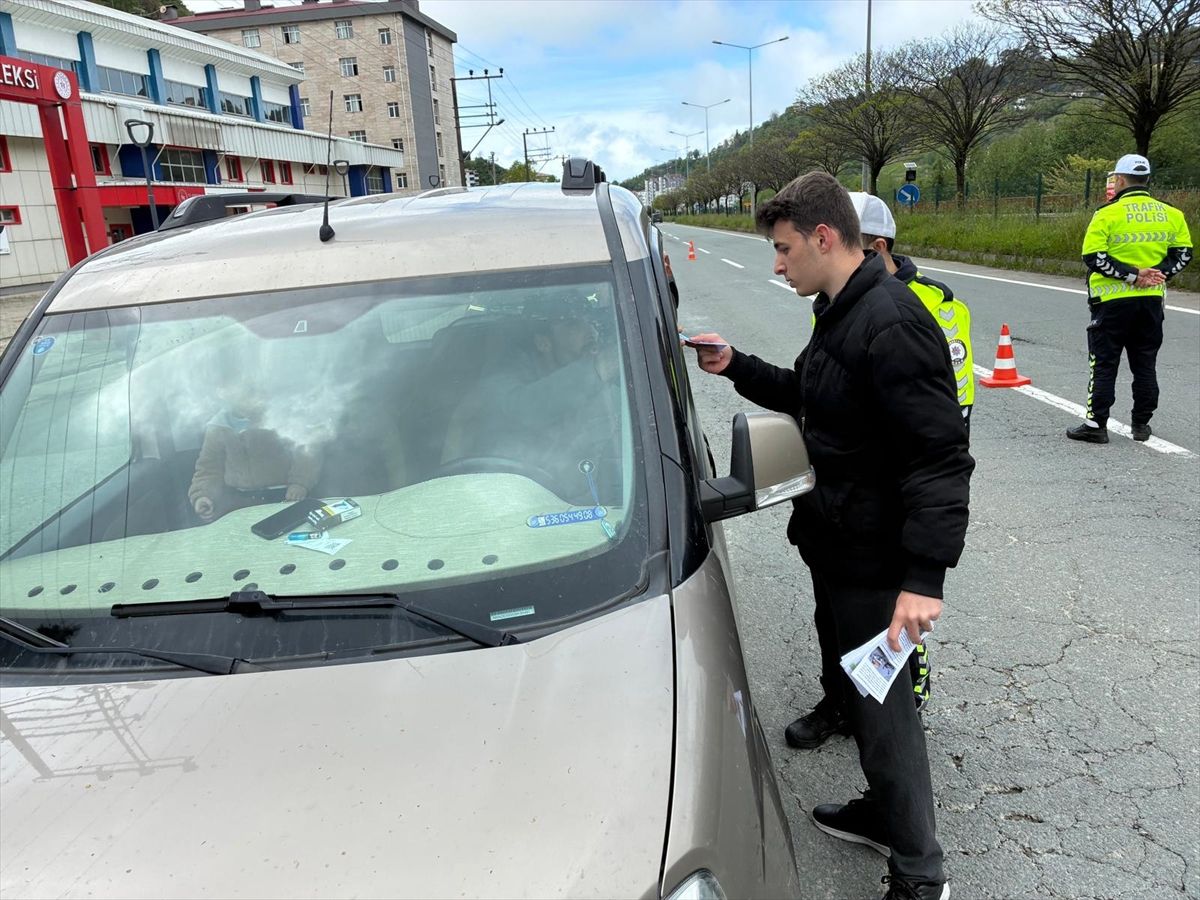 Of\'ta lise öğrencileri trafik uygulamasına katıldı