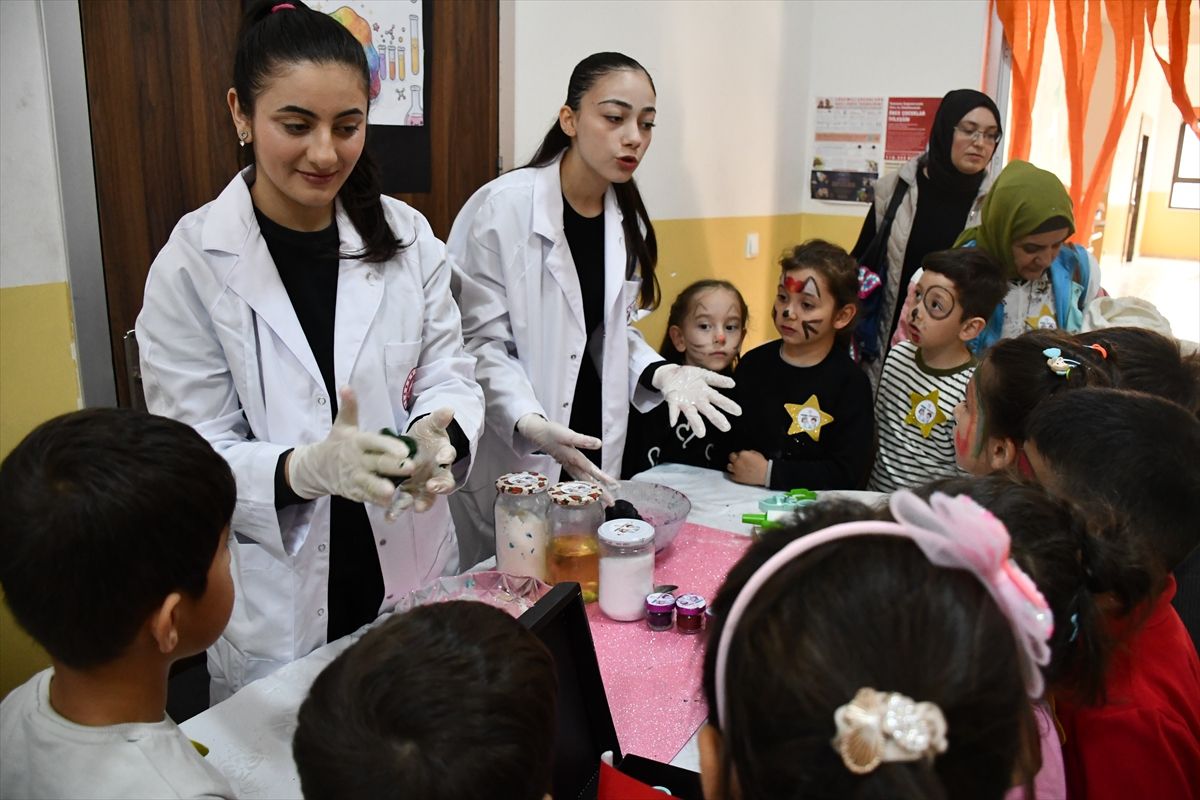 Osmaneli\'nde Çocuk Kimya Şenliği