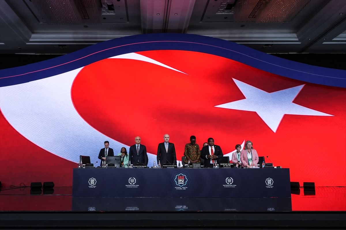 Okul Saldırısına Saygı Duruşu