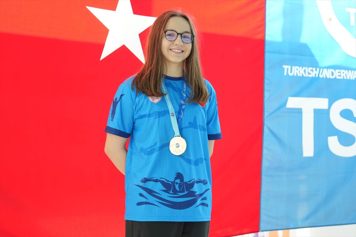 Edirne\'de Paletli Yüzme Şampiyonası Tamamlandı