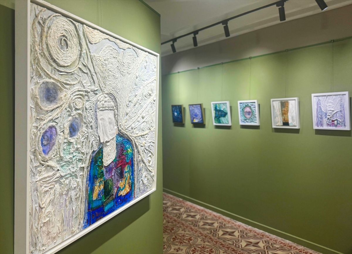 Hülya Yazıcı\'nın 40 Yıl Sanat Yolculuğu: \'Perde\' Sergisi