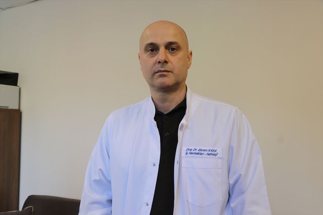 Rizeli diyaliz hastası Melek, gönüllü öğrencilerin desteğiyle okuma yazma öğreniyor