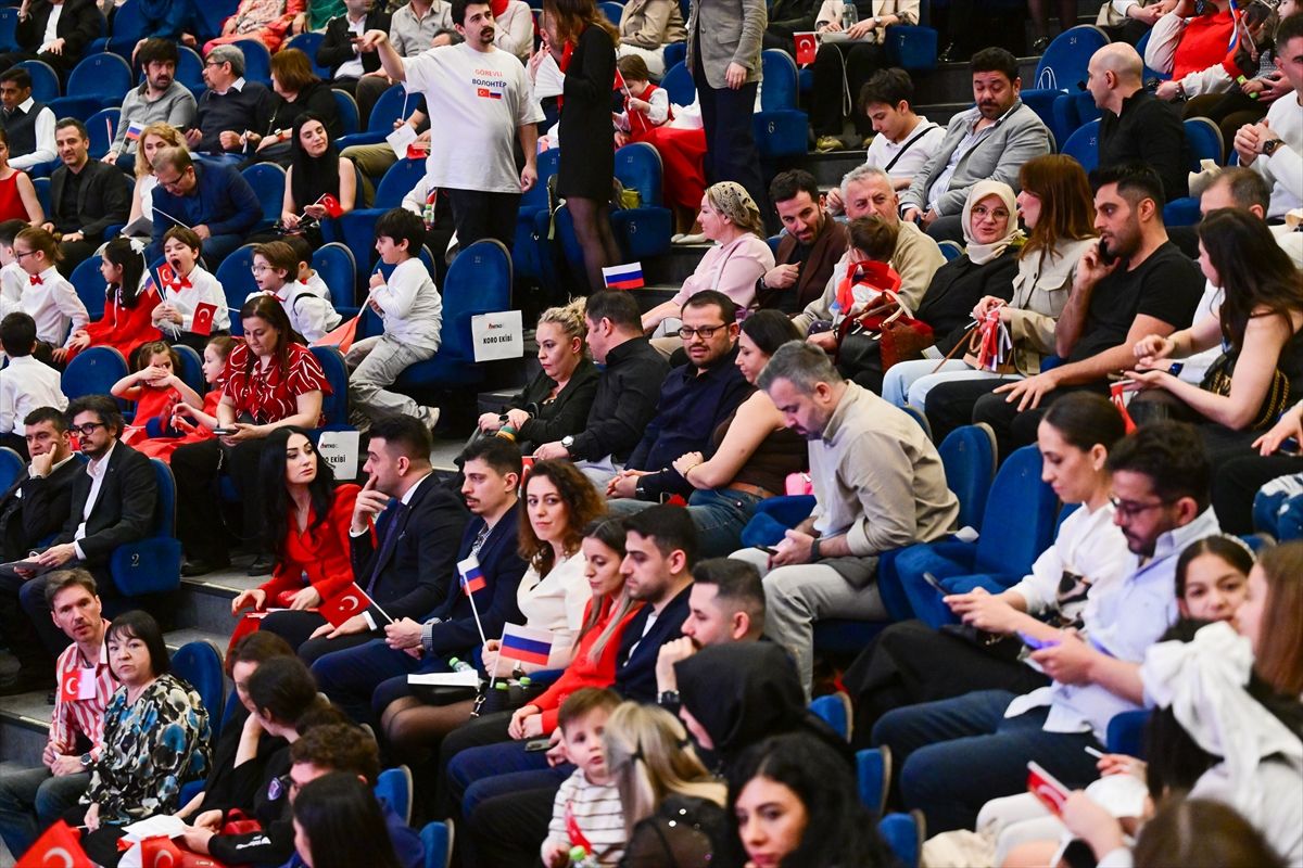 Moskova\'da Uluslararası Çocuk Şenliği