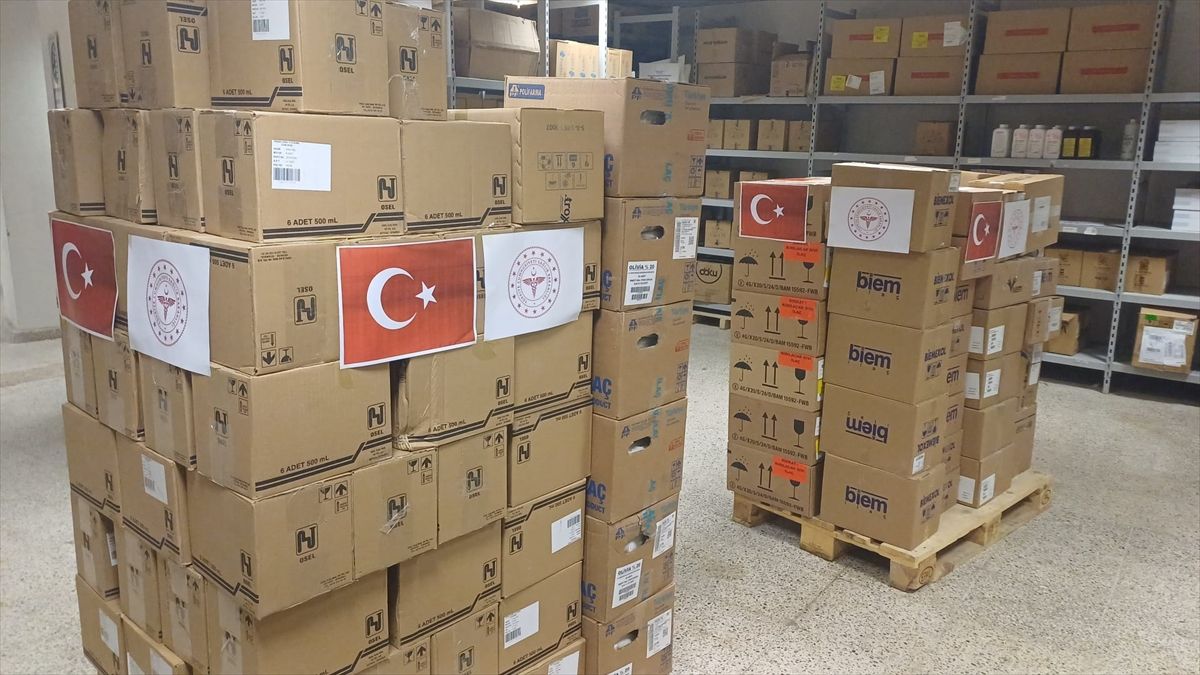 Türkiye\'den İran\'a Tıbbi Yardım Gönderimi
