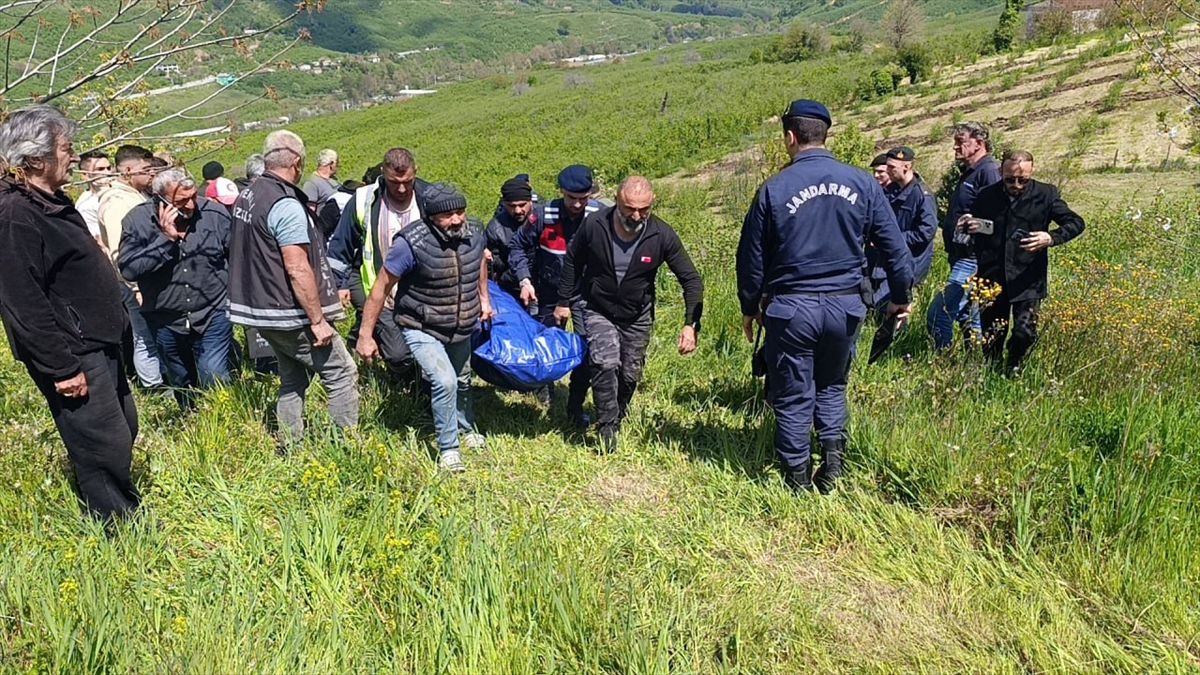 Traktör Devrildi, Emekli Polis Hayatını Kaybetti