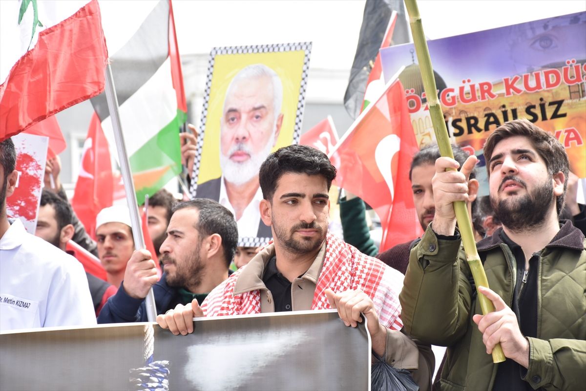 Sakarya\'da üniversite öğrencileri Filistin\'e destek yürüyüşü düzenledi