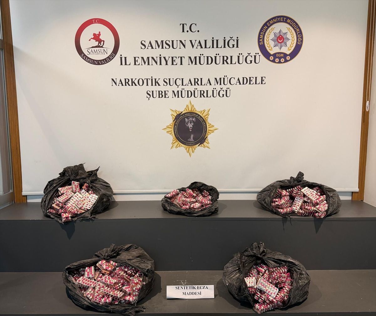 Samsun\'da Uyuşturucu Operasyonu: 24 Bin 600 Hap Ele Geçirildi