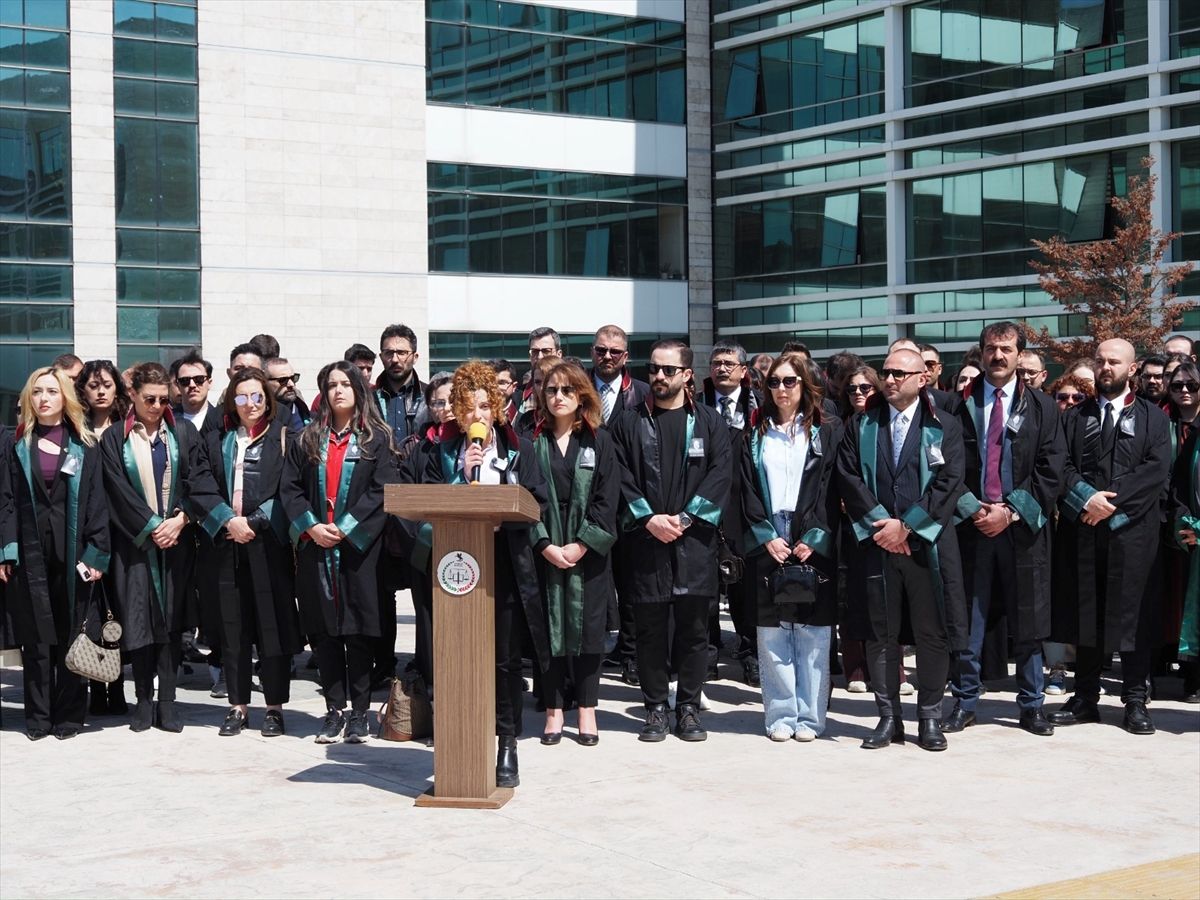 Samsun\'da Avukatlar Protesto Gösterisi Düzenledi