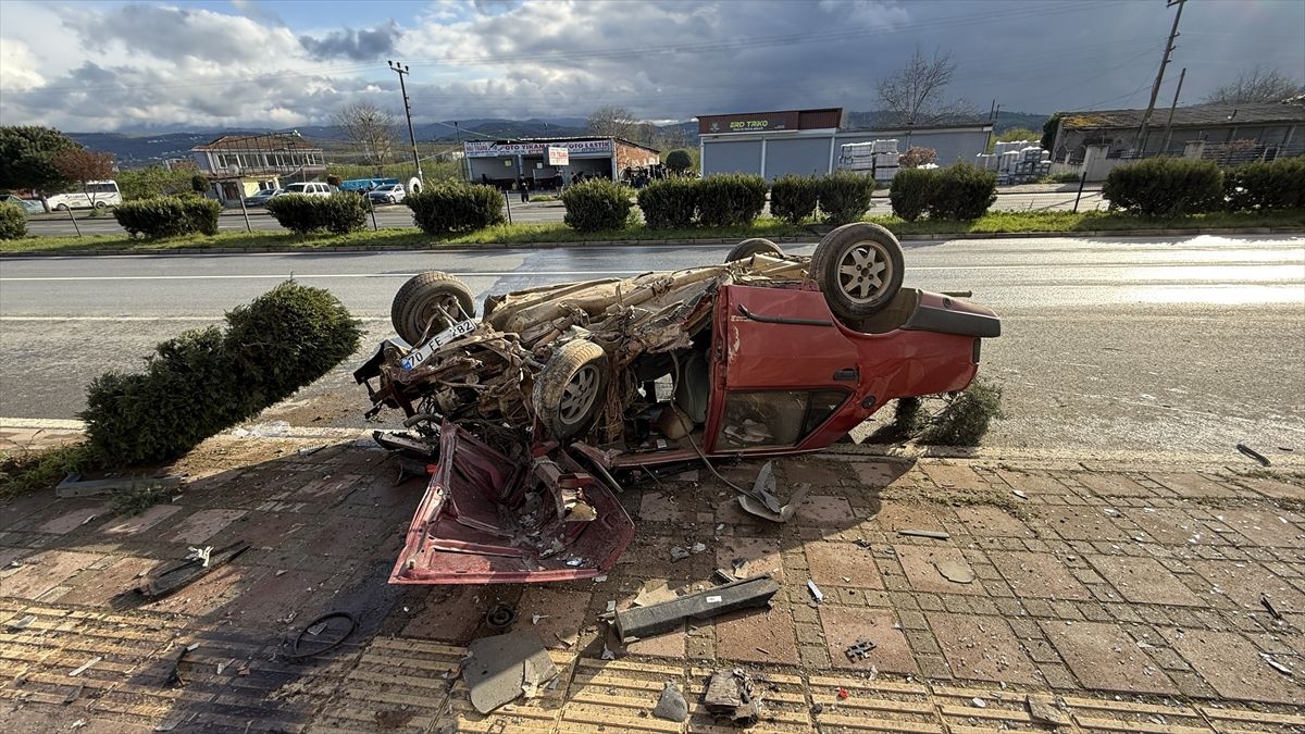 Samsun\'da otomobil devrildi, sürücü yaralandı