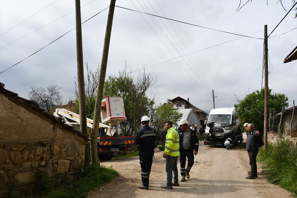 Vezirköprü\'de Servis Kazası: 10 Yaralı