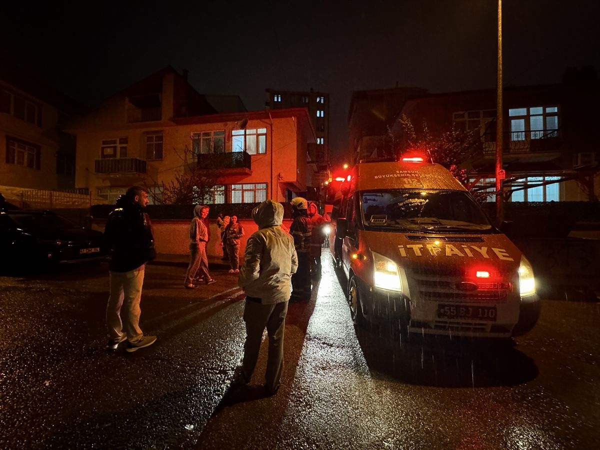 Samsun\'da Yangında Bebek ve Anne Hastaneye Kaldırıldı