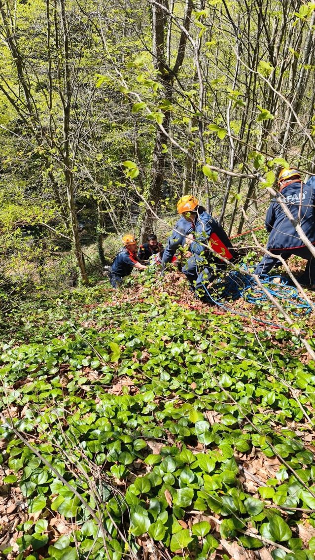 Atakum’da kayalıklara düşen kişi kurtarıldı