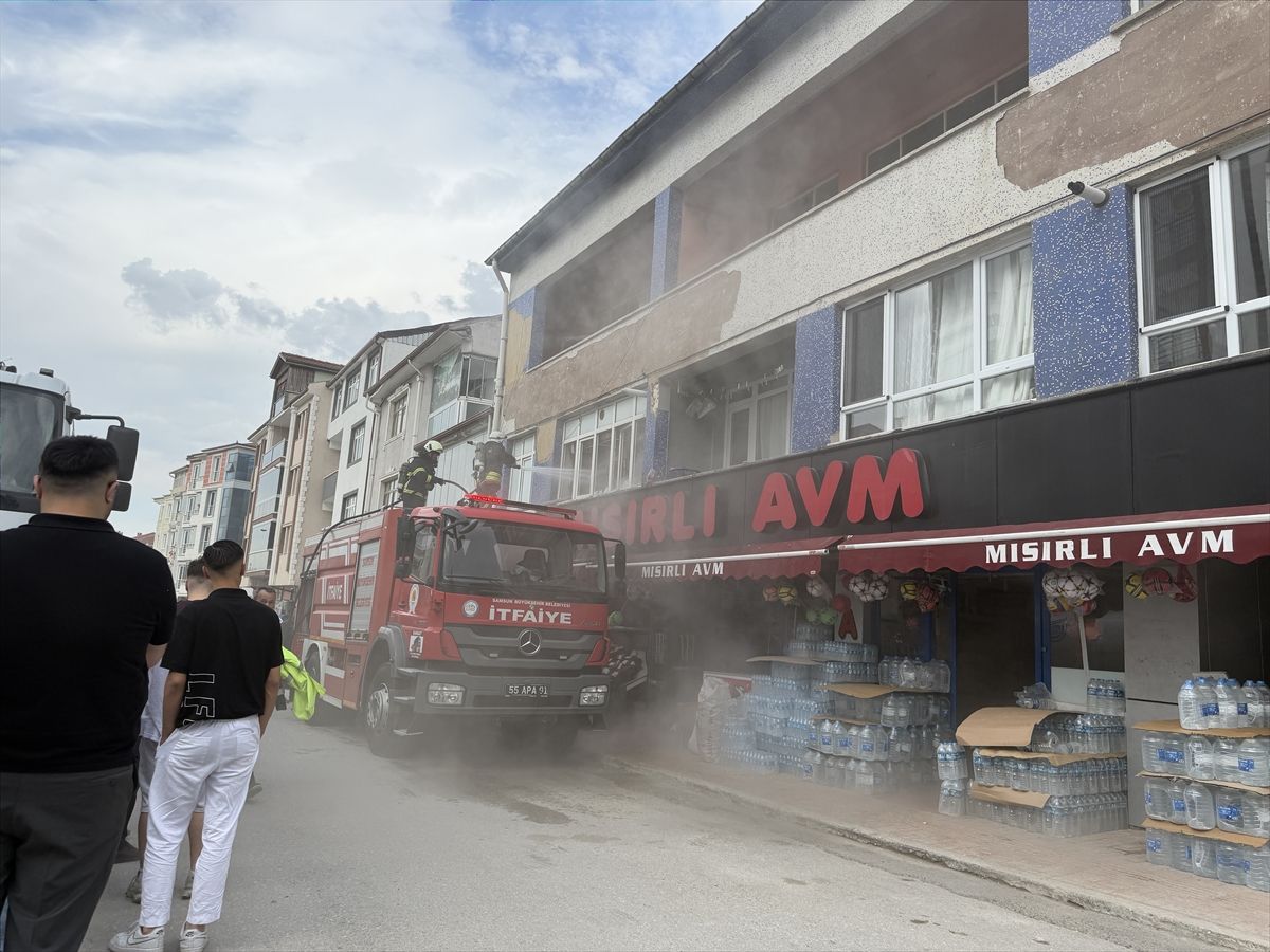 Ladik\'te Market Deposunda Yangın