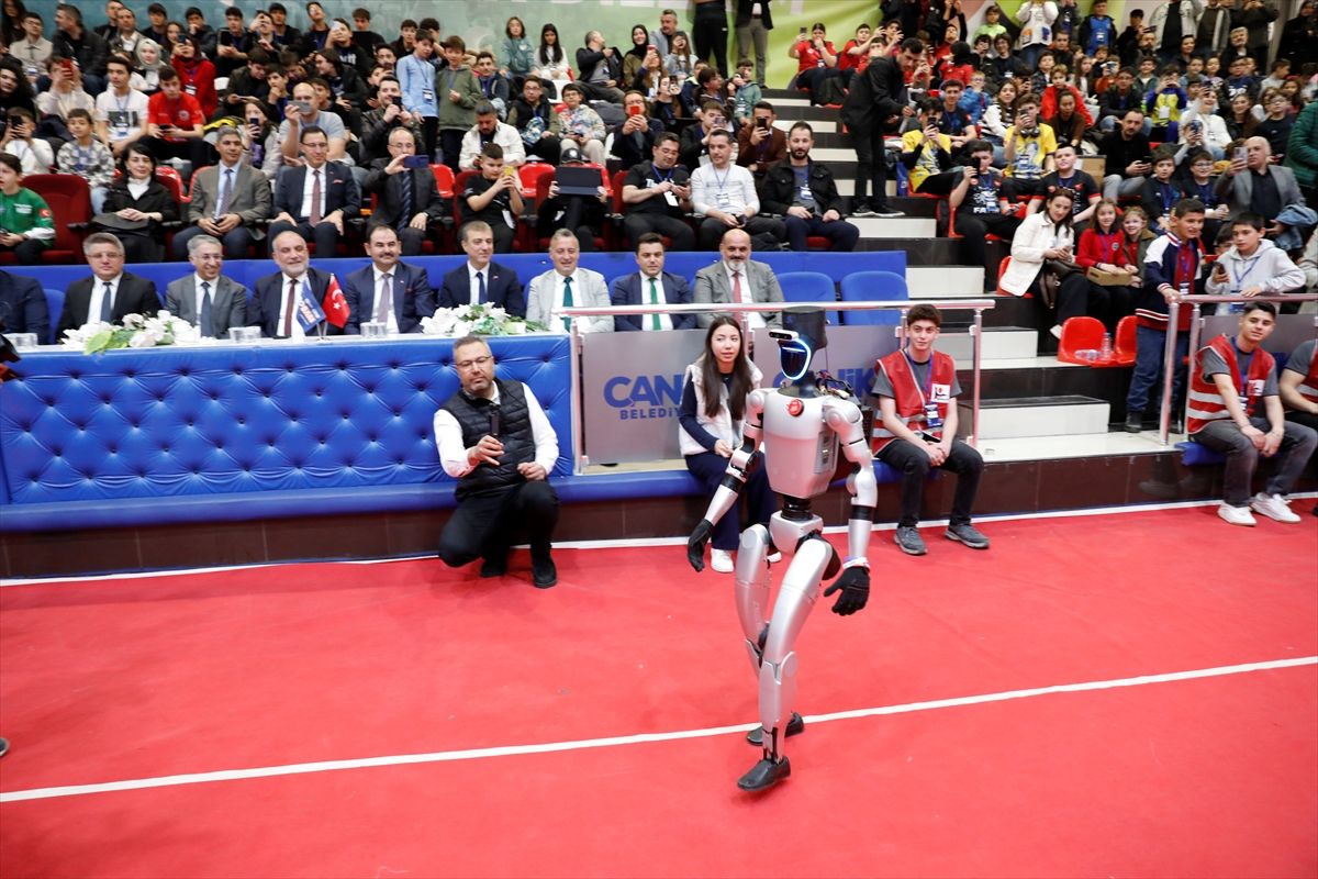 Canik\'te Genç Mucitler Robot Yarıştı