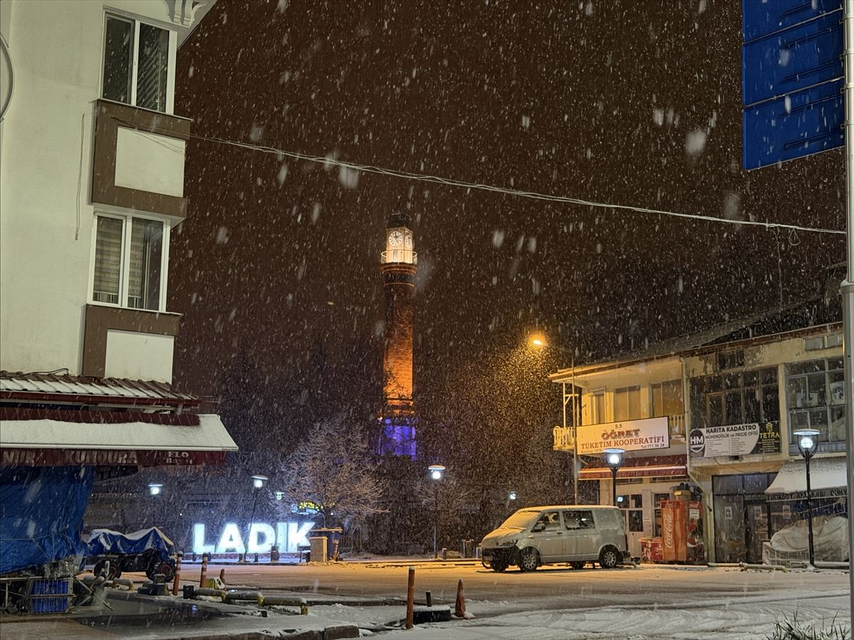 Ladik\'te Kar Yağışı Etkili Oldu