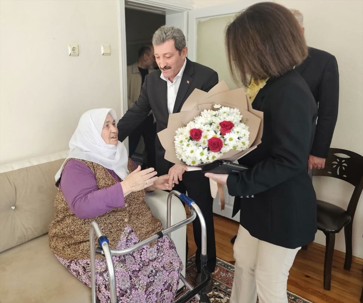 Vali Tavlı\'dan Şehit Ailesine Anneler Günü Ziyareti
