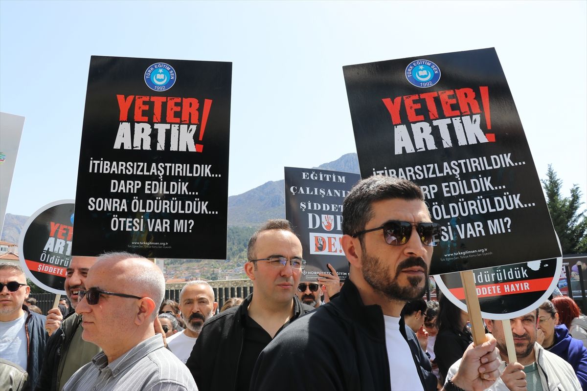 Eğitimcilerden Şiddete Karşı Protesto