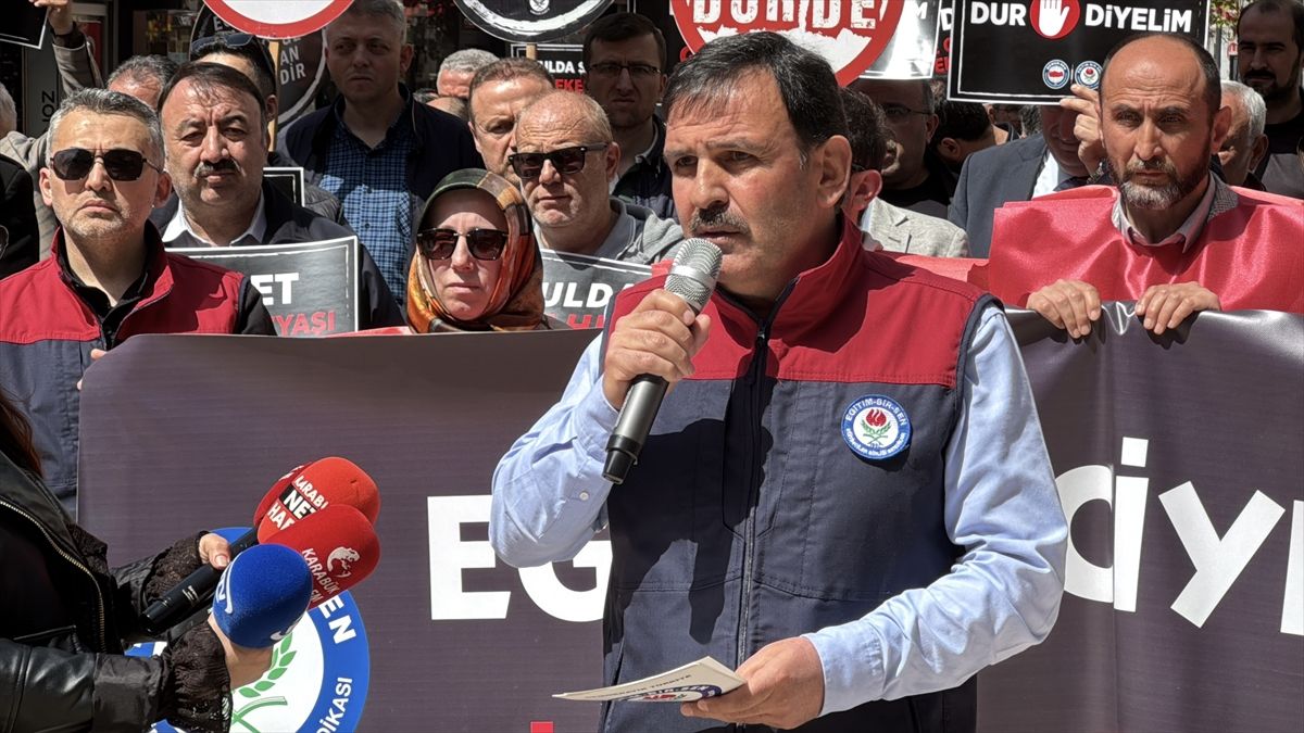 Eğitimciler için şiddete karşı protesto