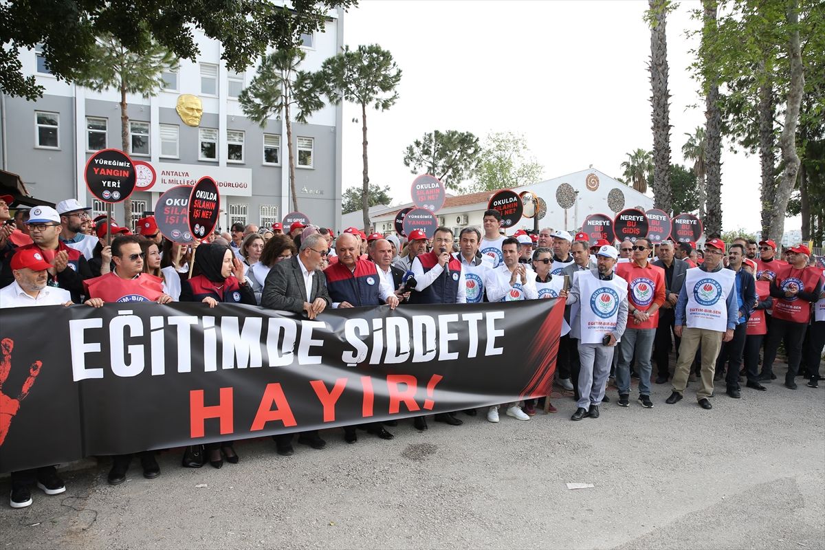 Eğitim-Bir-Sen\'den Okul Saldırılarına Protesto