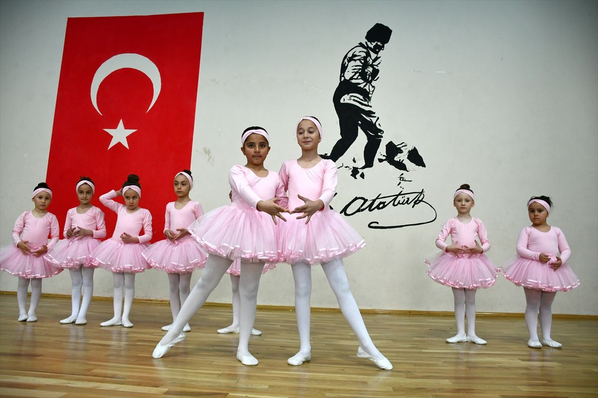 Sarıkamış\'ta Geleceğin Balerinleri Yetişiyor