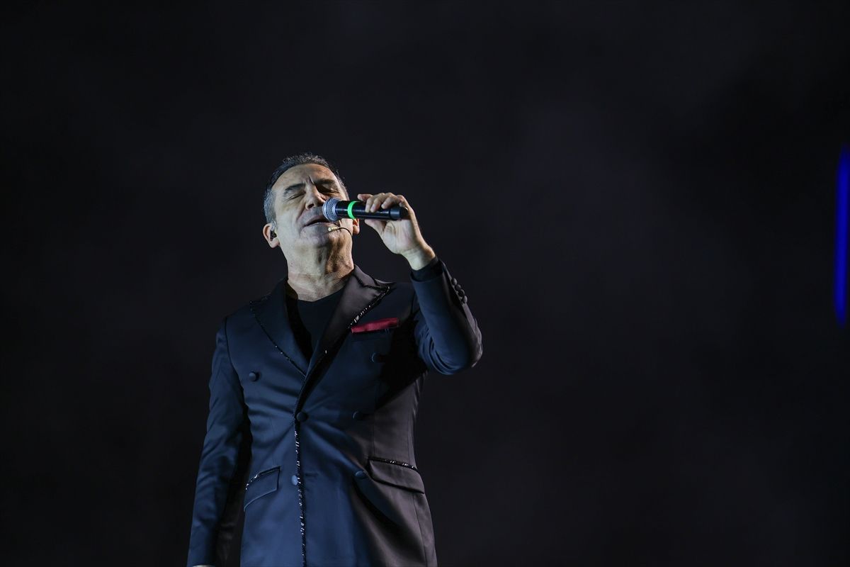 Aydın Kültür Yolu Festivali\'nde Ferhat Göçer Konseri