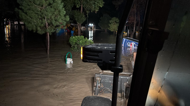 Sele kapılan araçtaki 2 kişi hayatını kaybetti