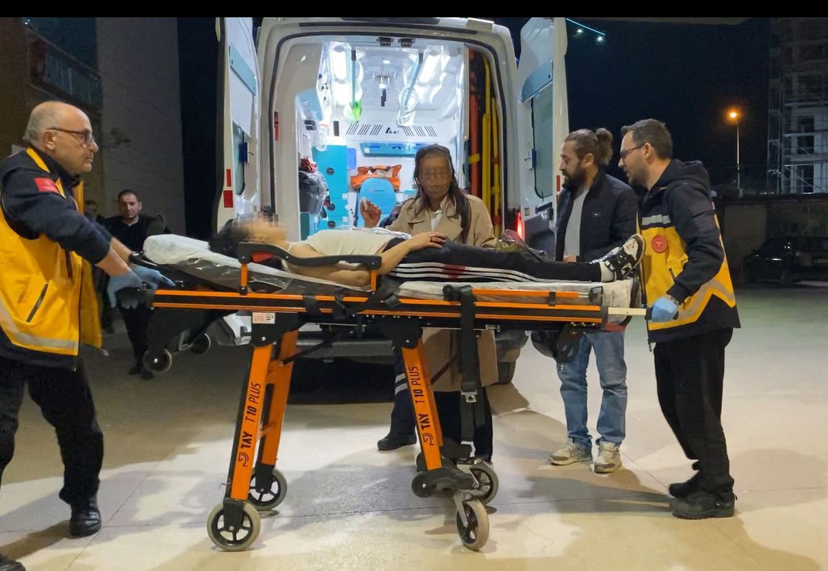 İnegöl\'de Bıçaklı Kavga: İki Kız Yaralandı