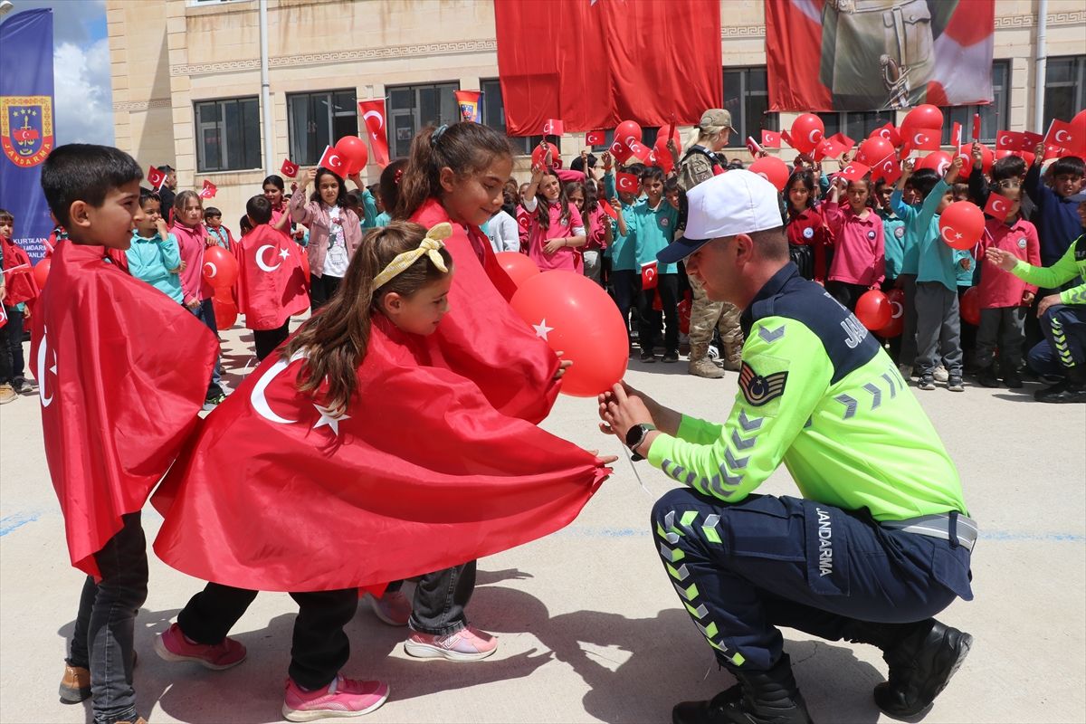 Jandarma\'dan 23 Nisan Kutlaması