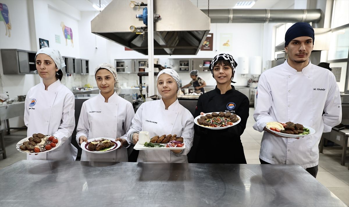 Sinop\'ta Hamsi Köftesi Yarışması