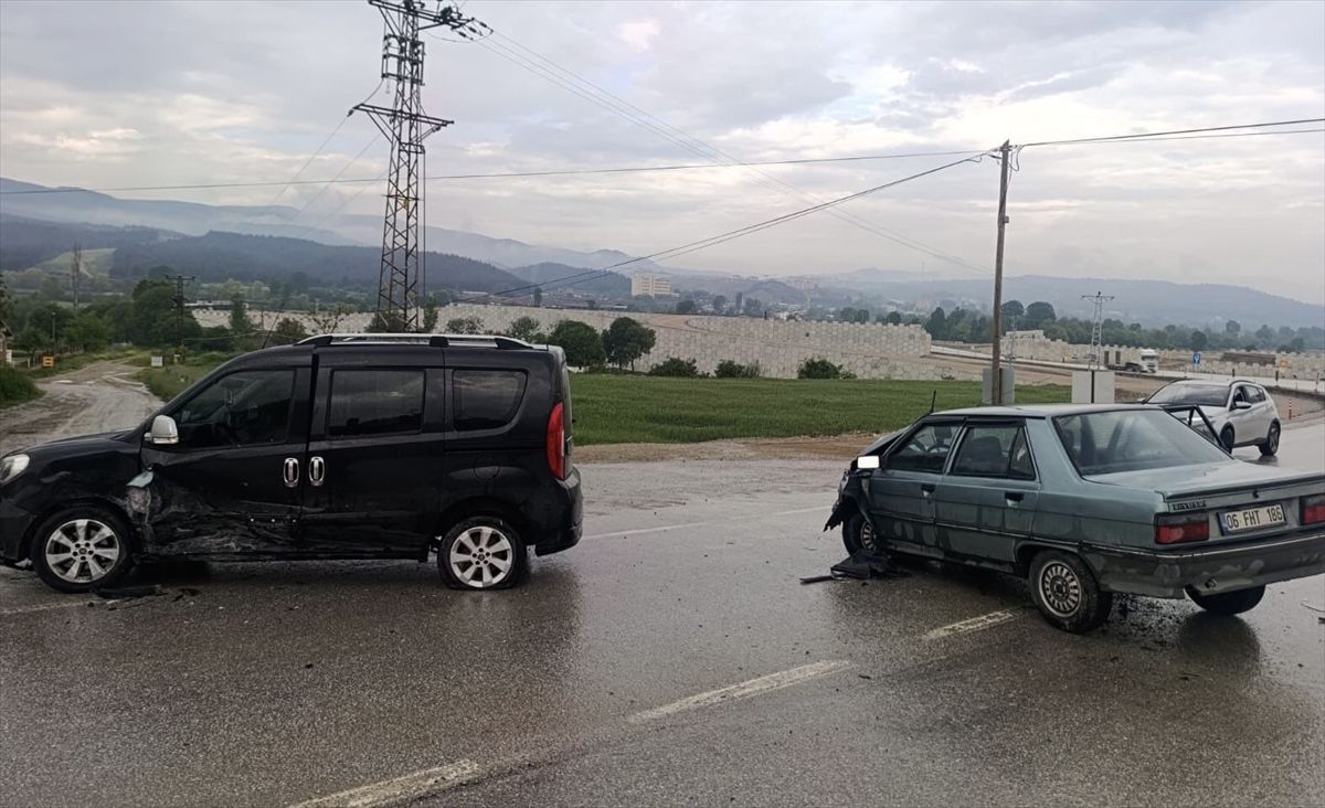 Sinop\'ta Kaza: 3 Yaralı