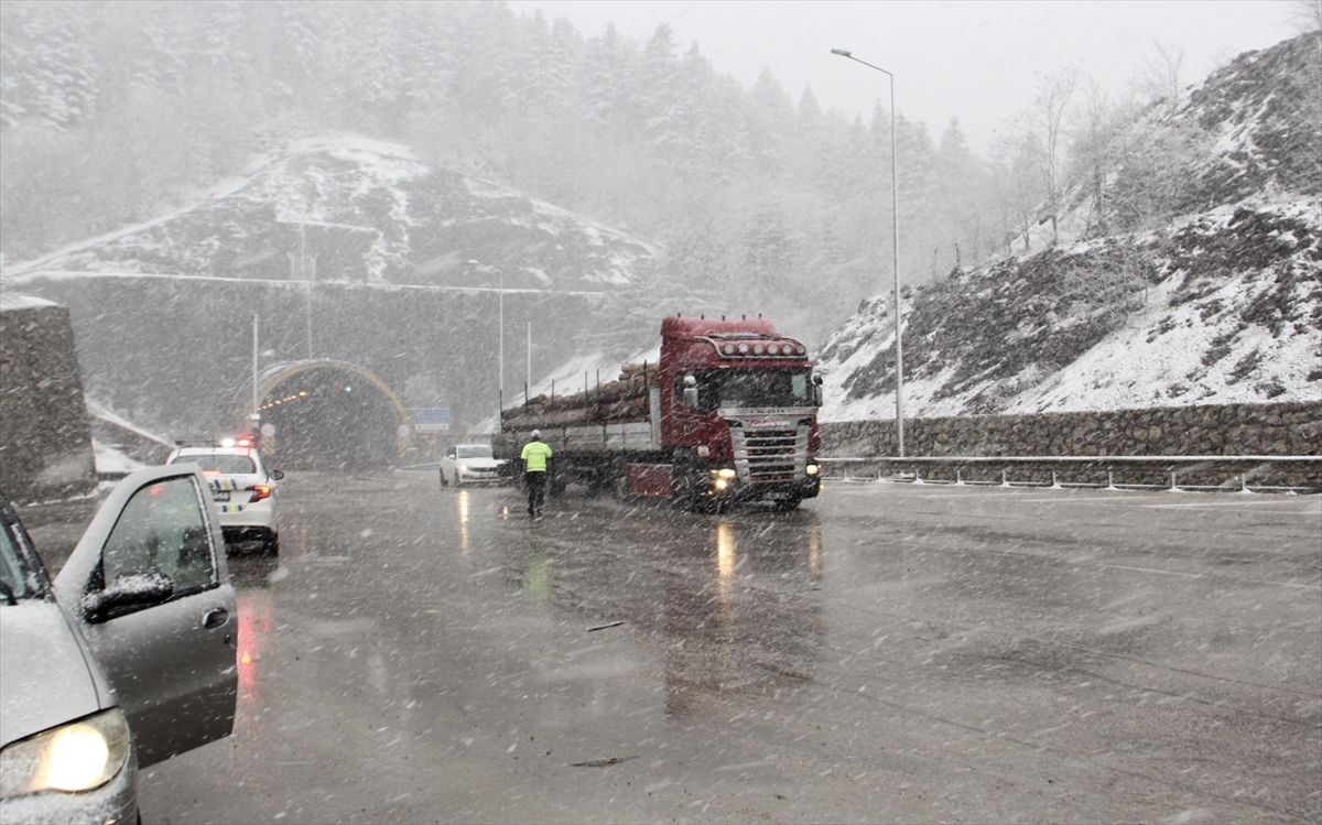 Sinop\'ta Nisan Ayında Kar Yağıyor