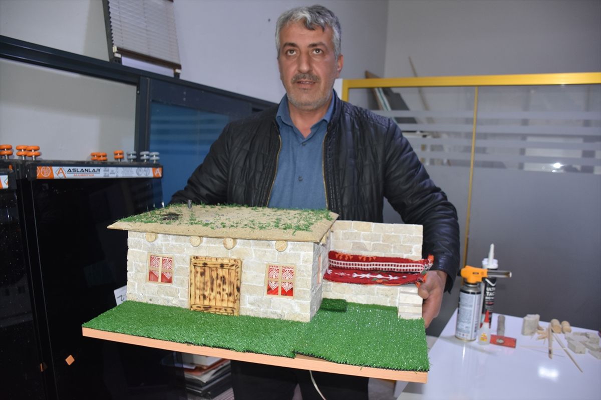 Şırnak\'ın toprak damlı evlerini maketlerde yaşatıyor