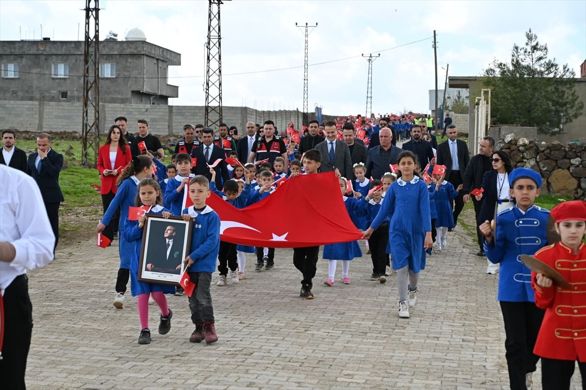 İdil\'de 23 Nisan Neşesi Yürüyüşü